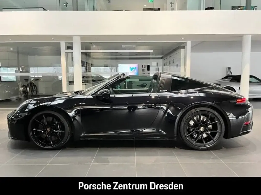 Porsche 992 - Thumbnail 3