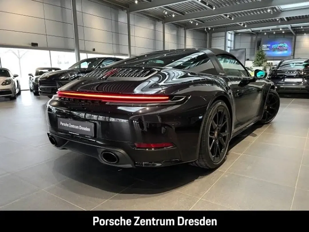 Porsche 992 - Thumbnail 9