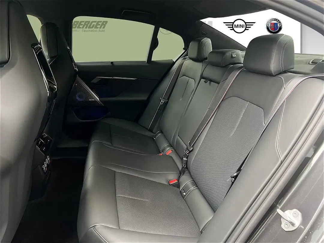 BMW M5 - Thumbnail 11