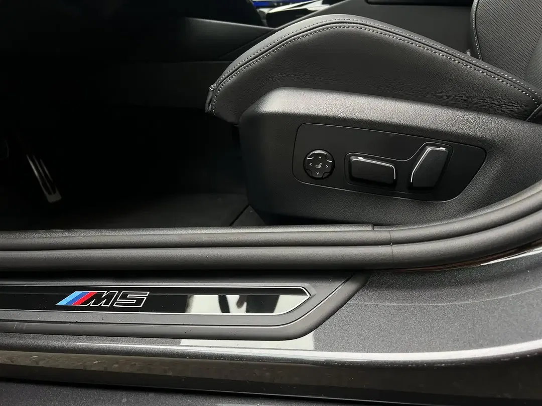 BMW M5 - Thumbnail 14