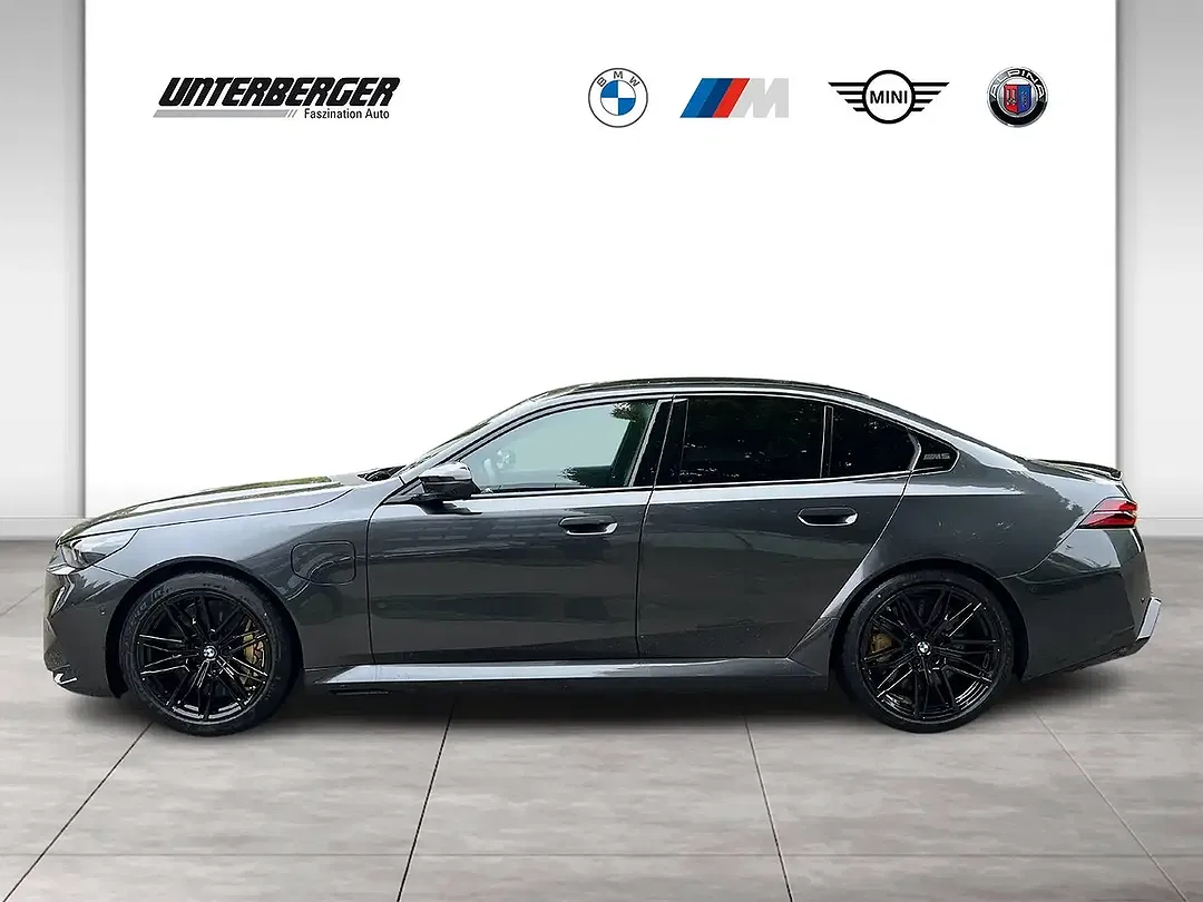 BMW M5 - Thumbnail 3