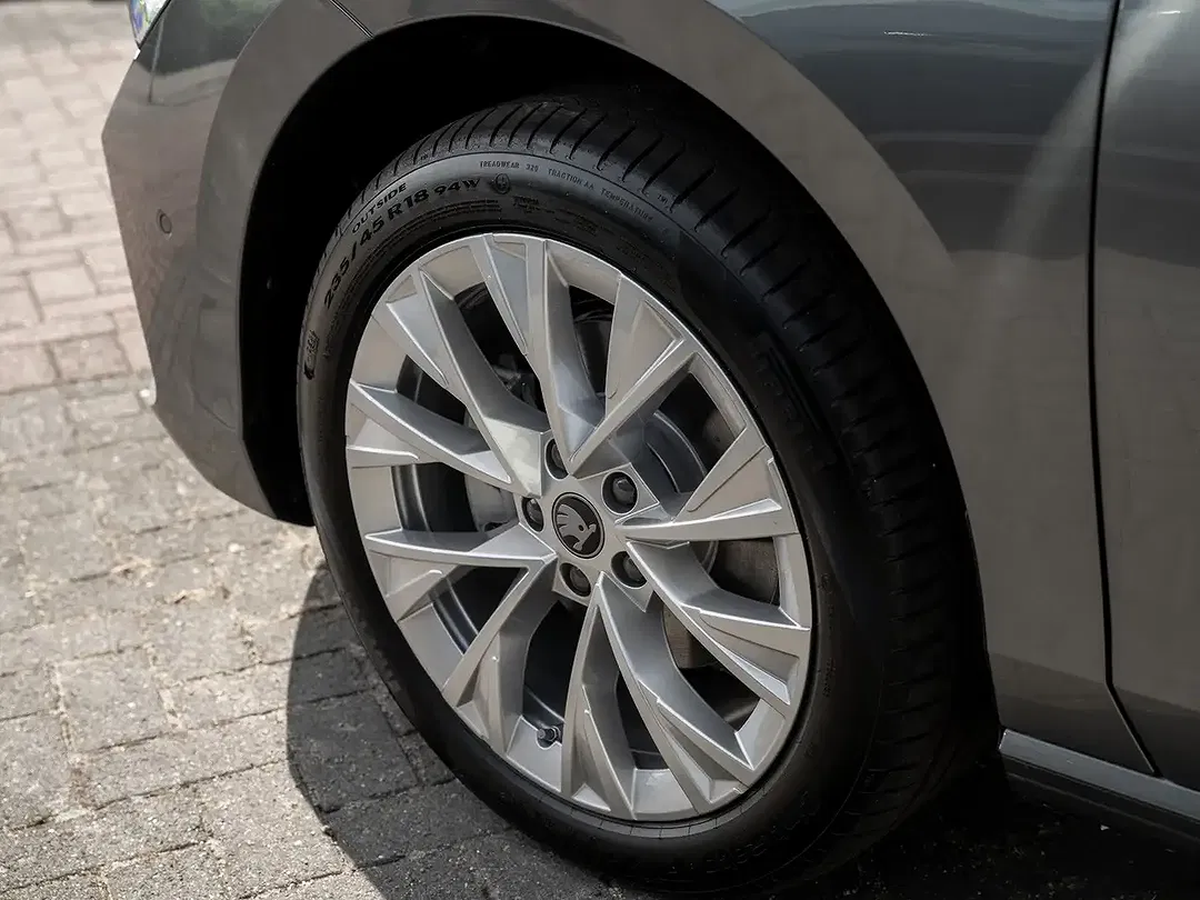 Skoda Superb - Thumbnail 5