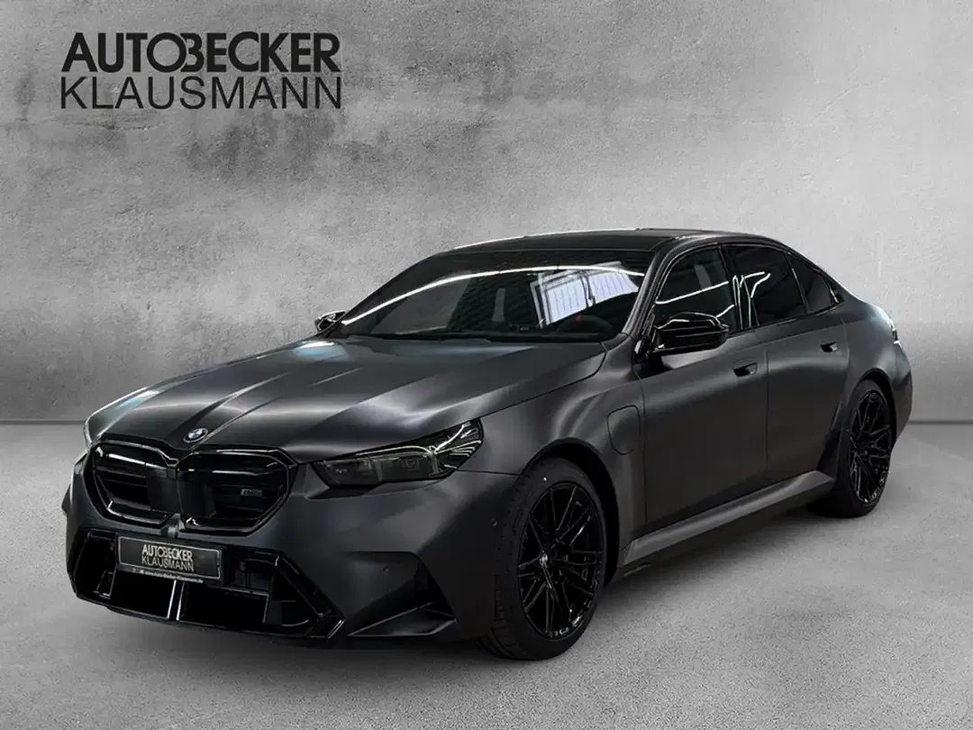 BMW M5 - Thumbnail 1