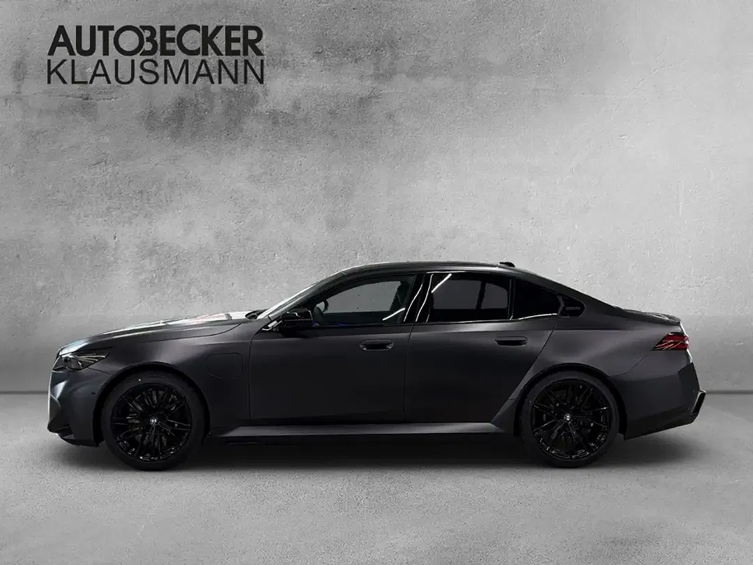 BMW M5 - Thumbnail 3