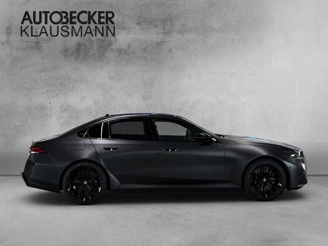 BMW M5 - Thumbnail 4