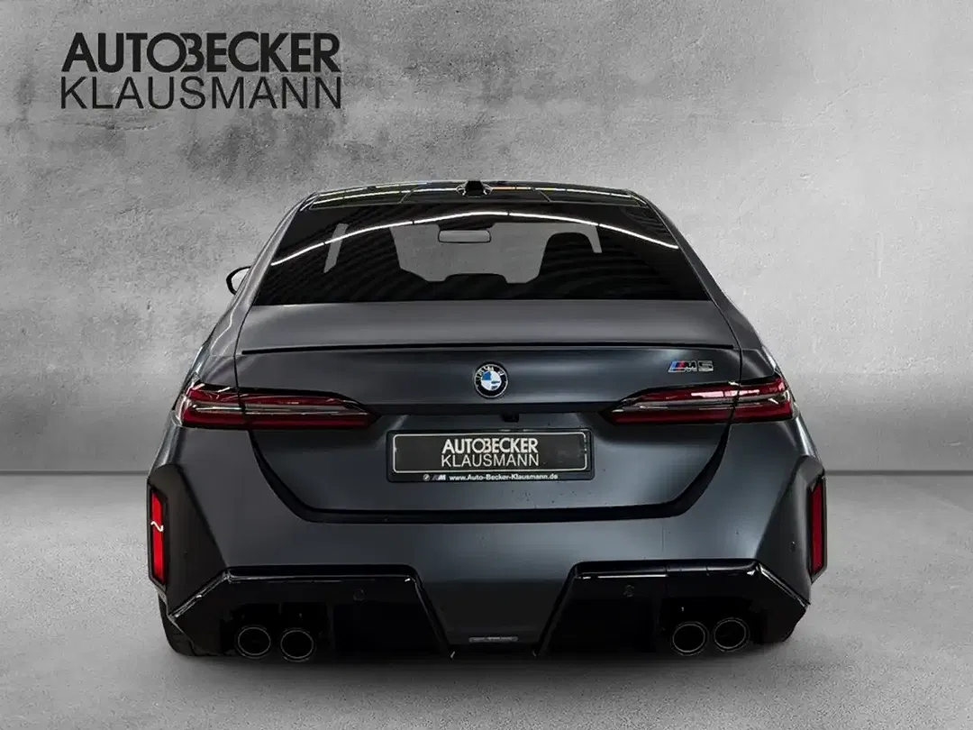 BMW M5 - Thumbnail 6