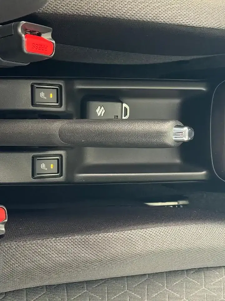 Suzuki Swift - Thumbnail 10