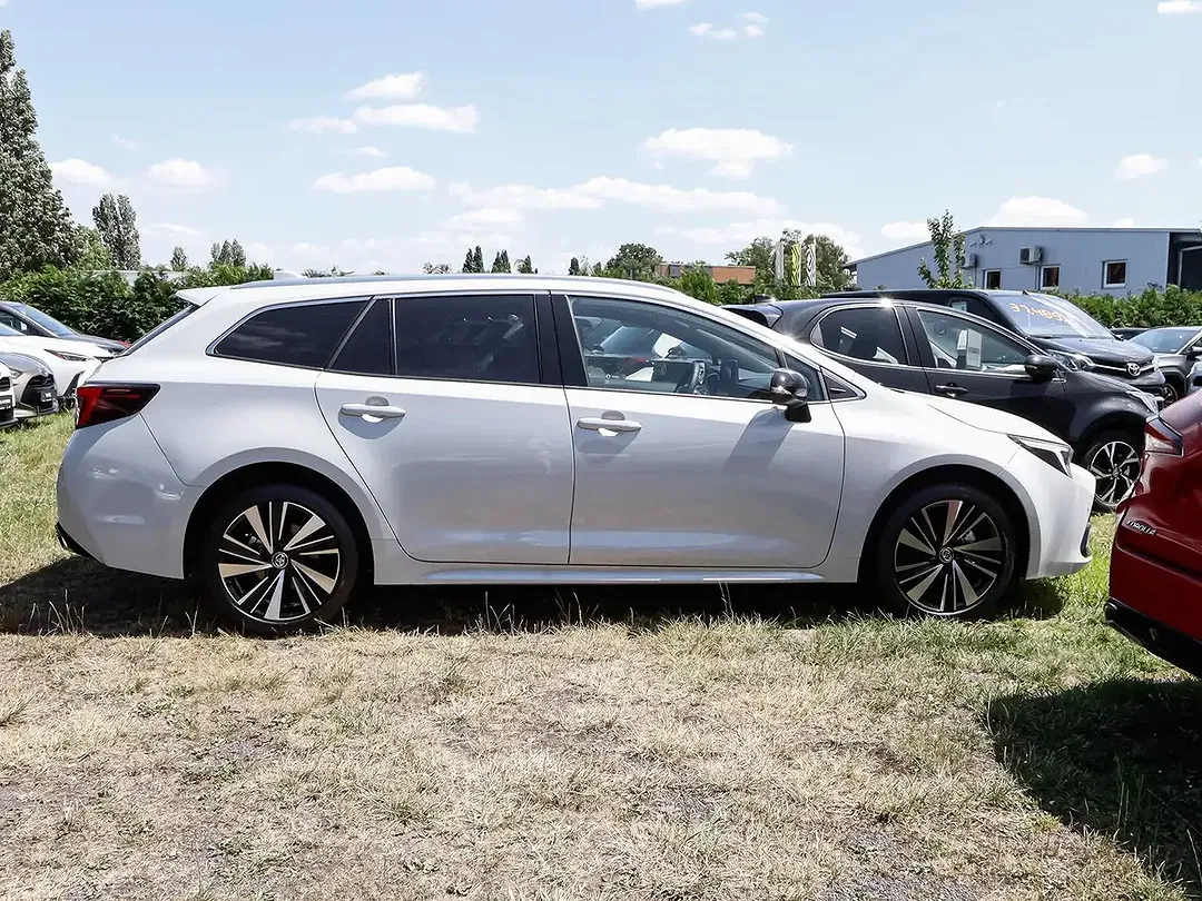 Toyota Corolla - Thumbnail 3