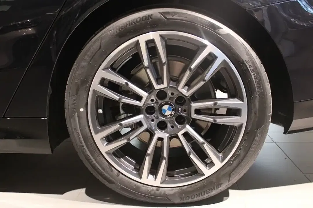 BMW 520 - Thumbnail 6