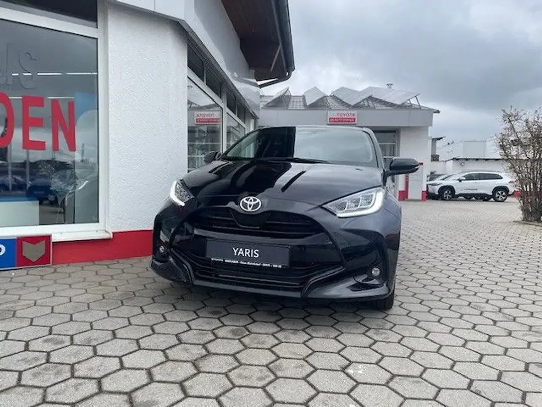 Toyota Yaris - Thumbnail 3