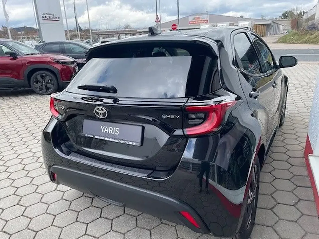 Toyota Yaris - Thumbnail 6