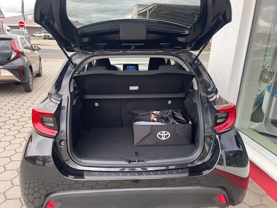 Toyota Yaris - Thumbnail 7