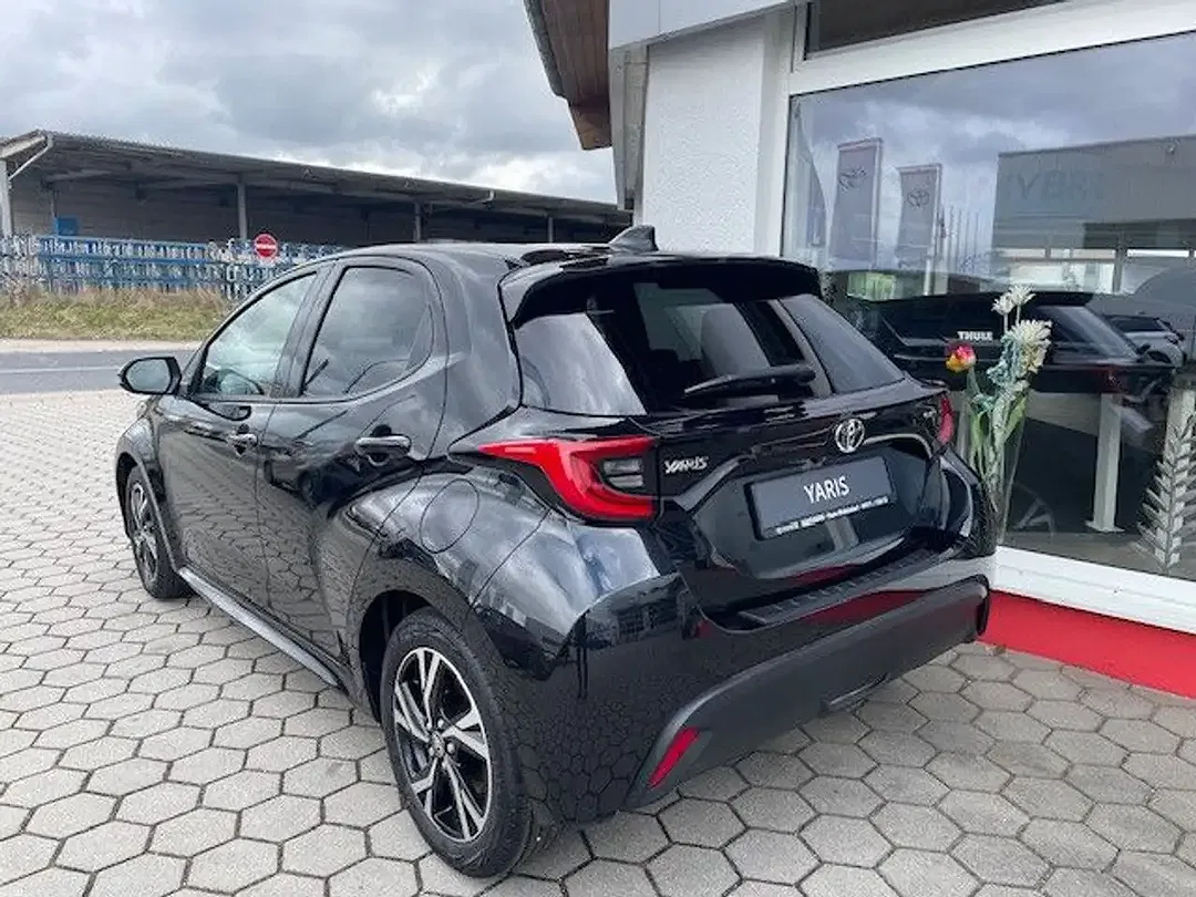 Toyota Yaris - Thumbnail 8