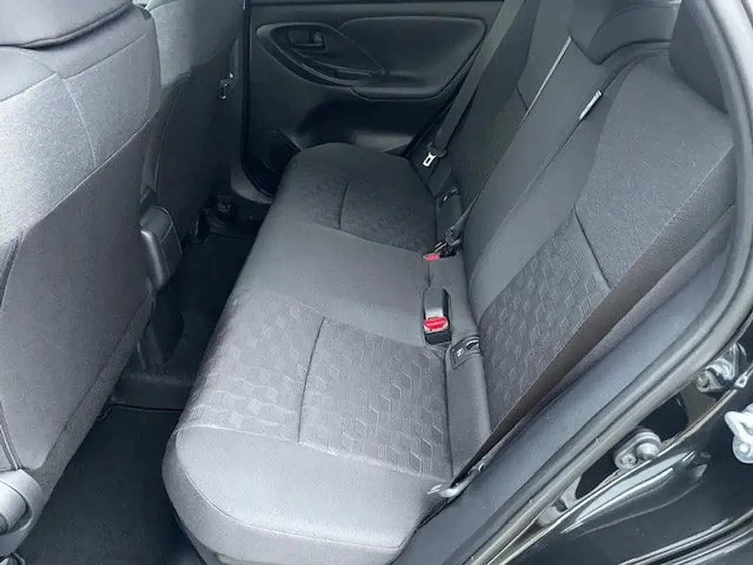 Toyota Yaris - Thumbnail 9