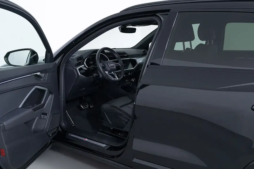 Audi Q3 - Thumbnail 9