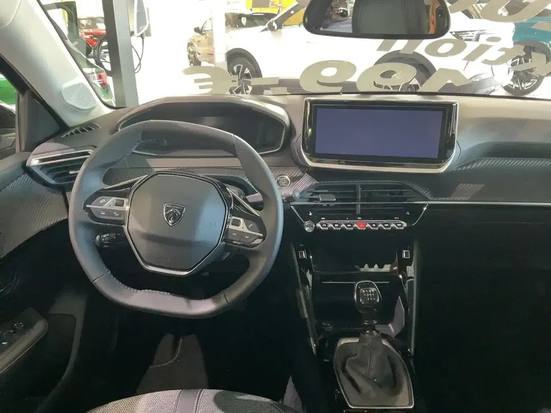 Peugeot 208 - Thumbnail 9