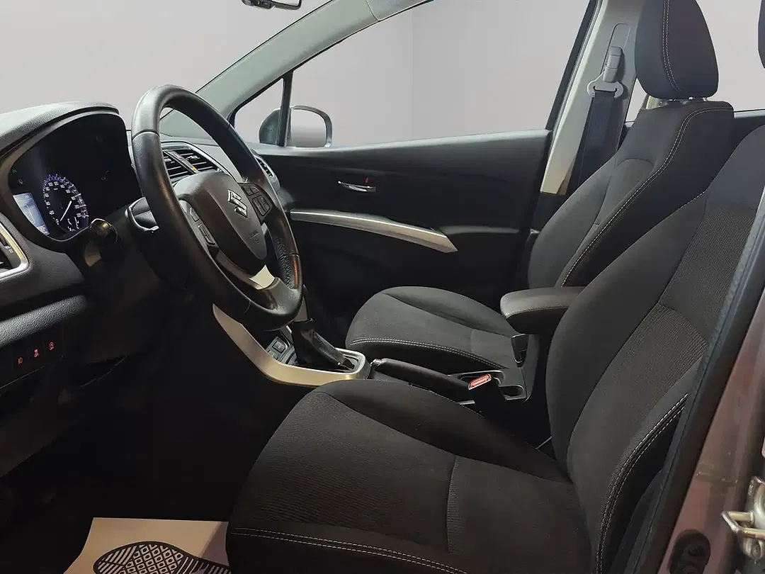 Suzuki SX4 S-Cross - Thumbnail 9