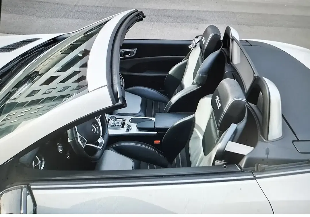 Mercedes-Benz SLC 200 - Thumbnail 9
