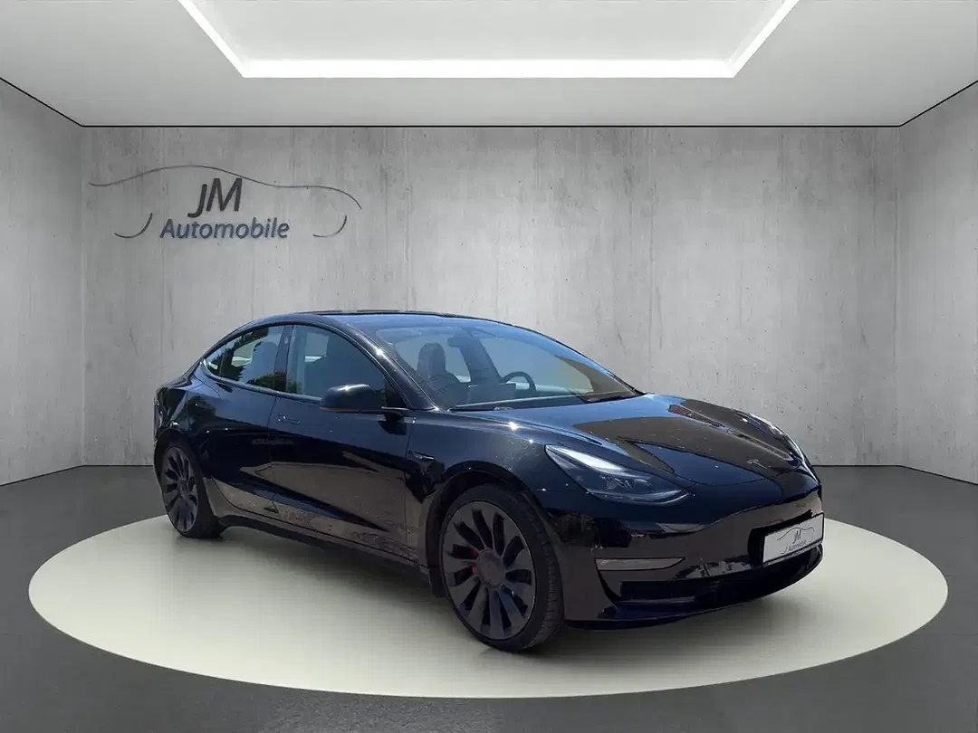 Tesla Model 3 - Thumbnail 1