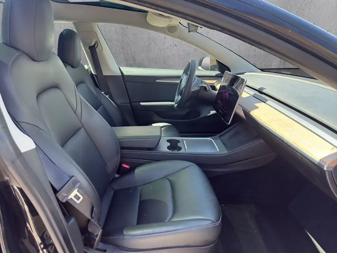 Tesla Model 3 - Thumbnail 12
