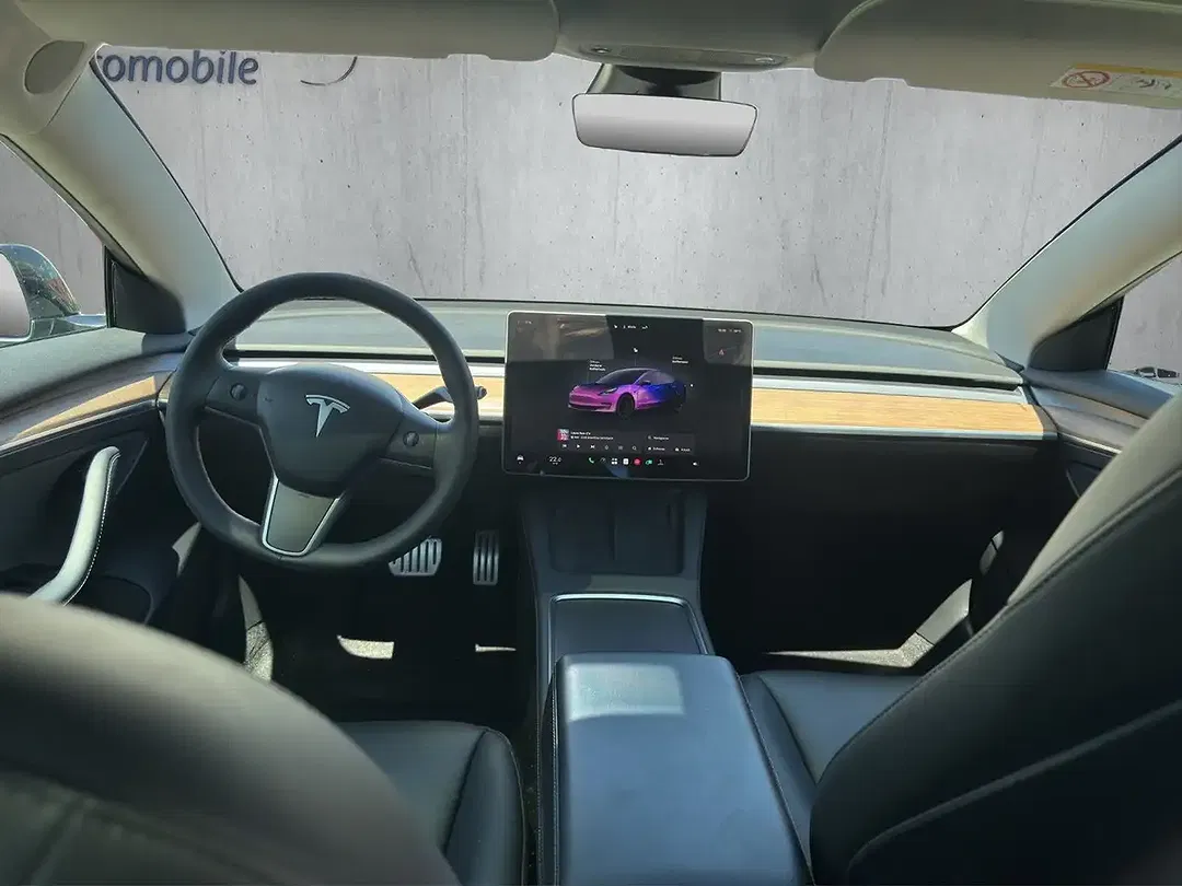 Tesla Model 3 - Thumbnail 13