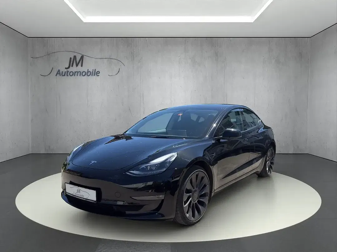 Tesla Model 3 - Thumbnail 3