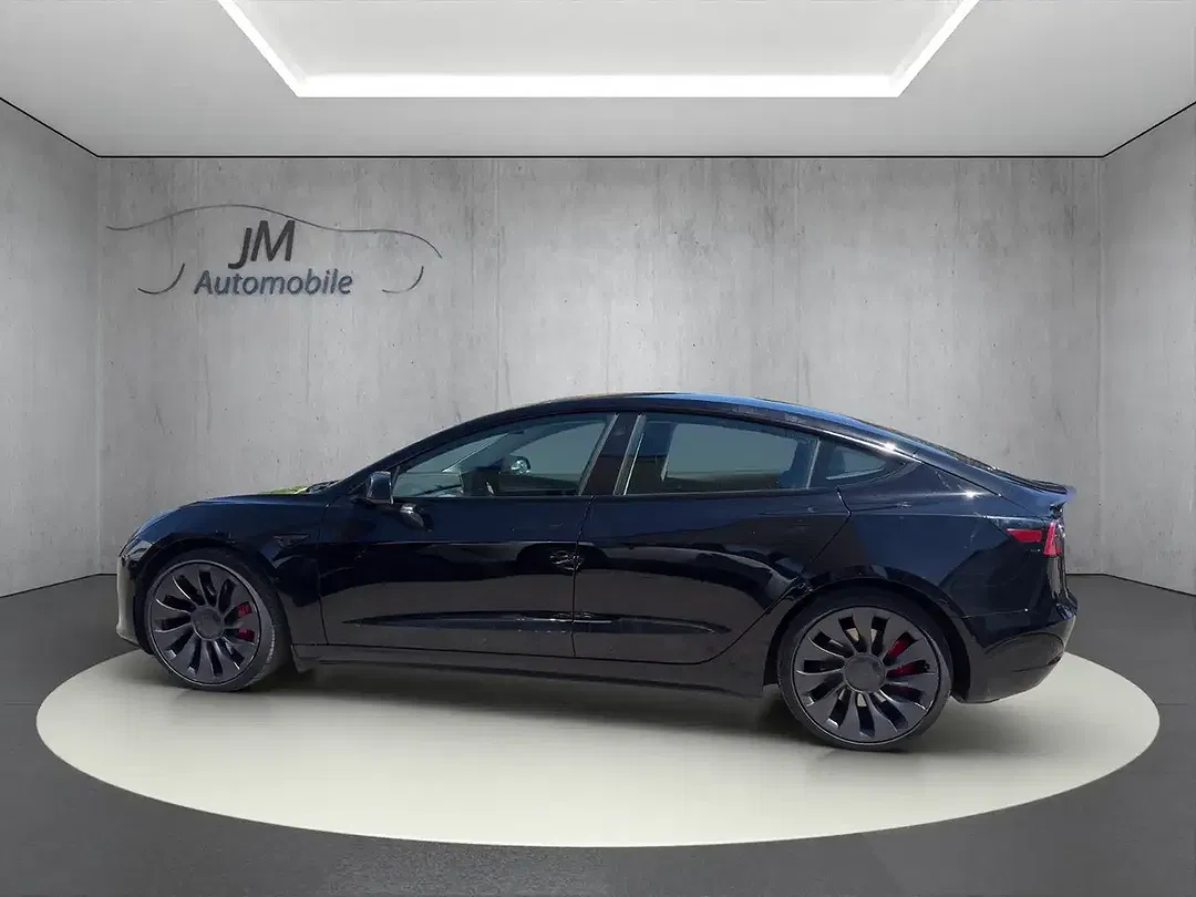 Tesla Model 3 - Thumbnail 4