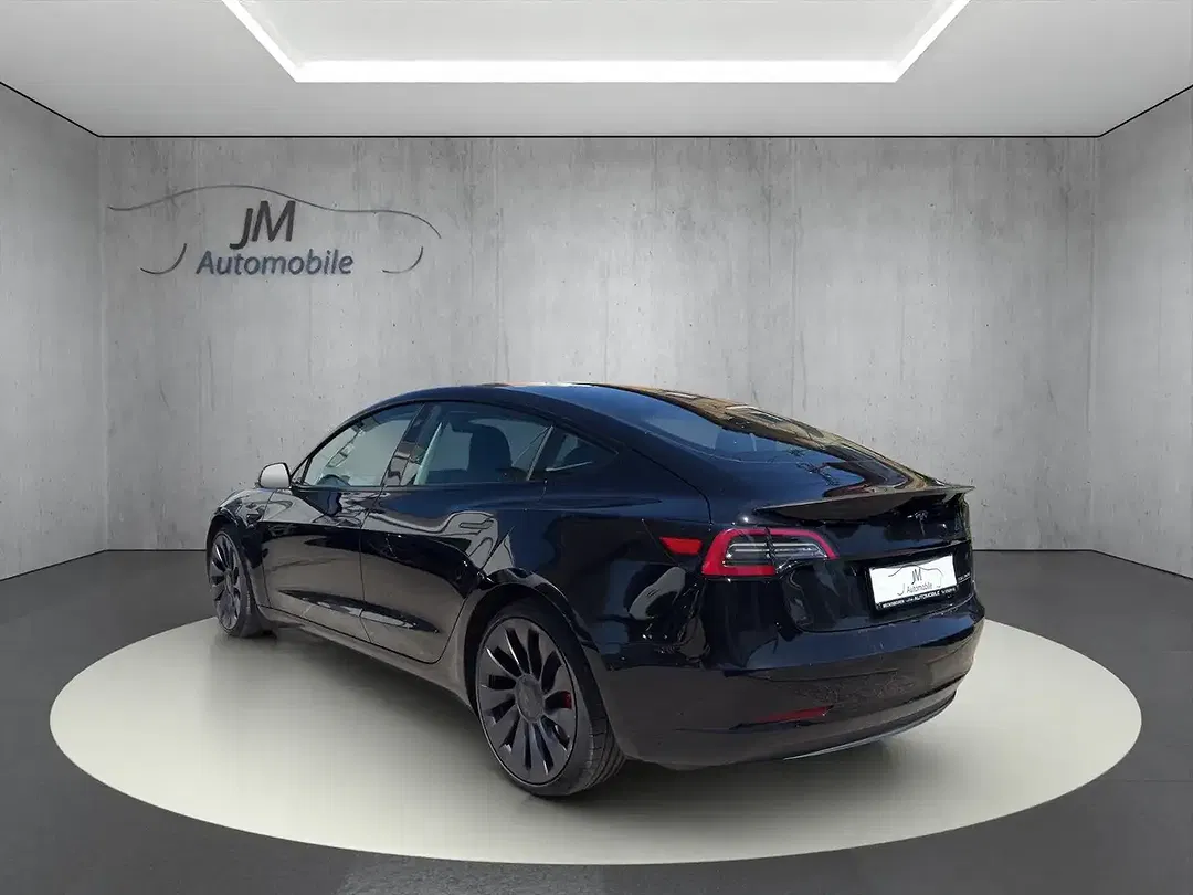 Tesla Model 3 - Thumbnail 5
