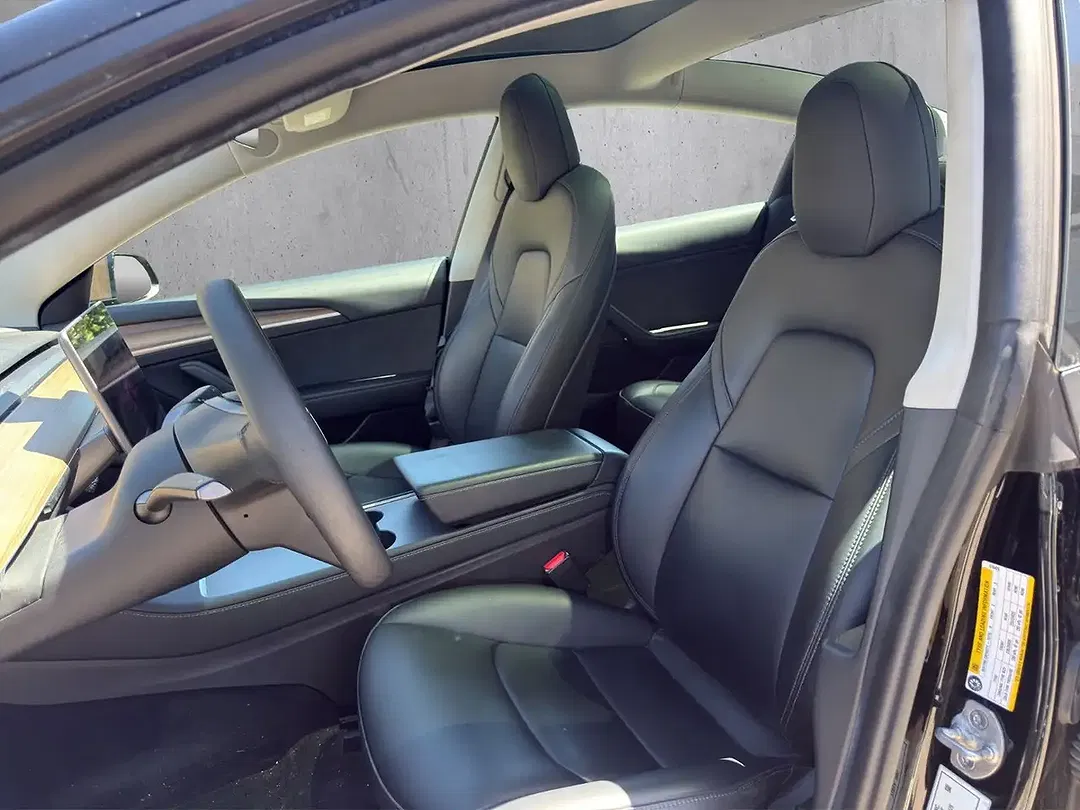 Tesla Model 3 - Thumbnail 9