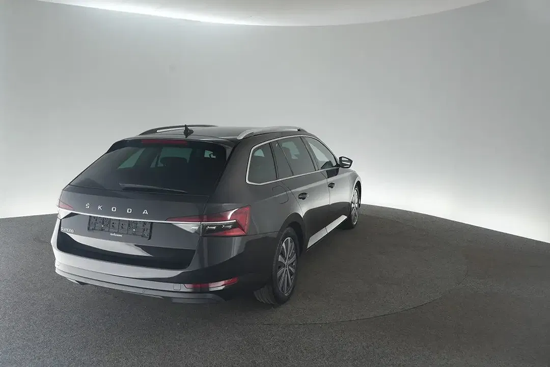 Skoda Superb - Thumbnail 2