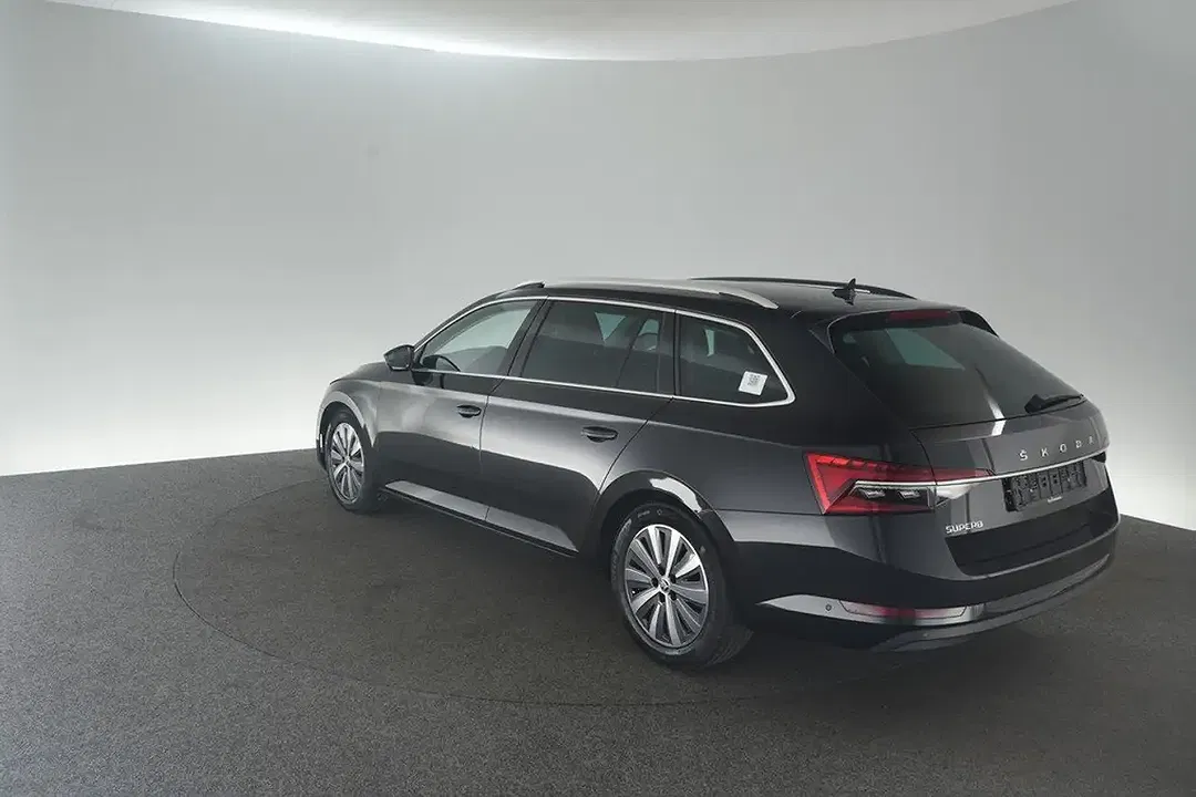 Skoda Superb - Thumbnail 8