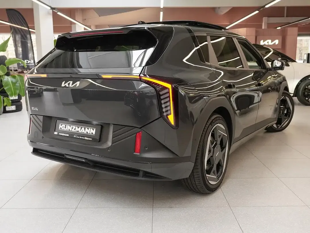 Kia EV4 - Thumbnail 3
