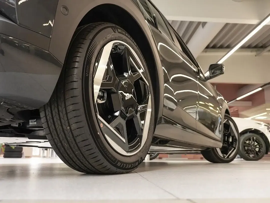 Kia EV4 - Thumbnail 5