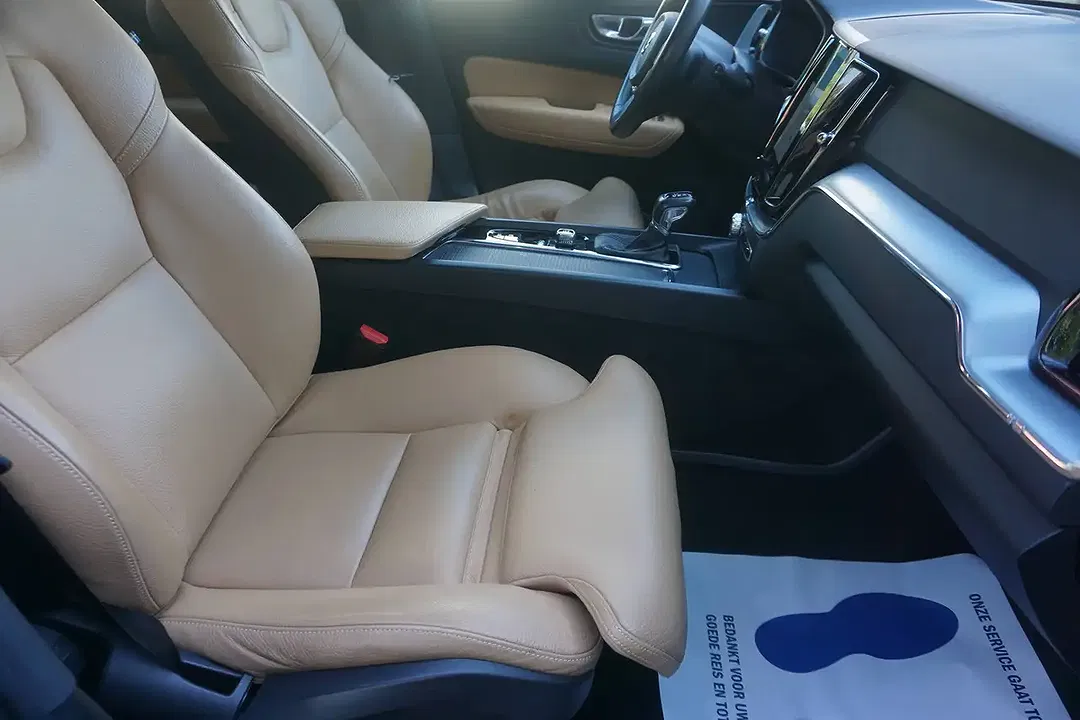 Volvo XC60 - Thumbnail 8