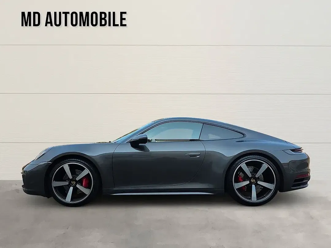 Porsche 992 - Thumbnail 2