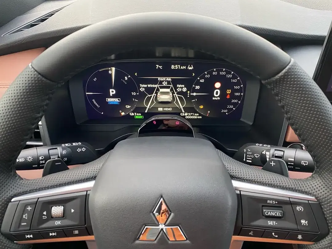 Mitsubishi Outlander - Thumbnail 12