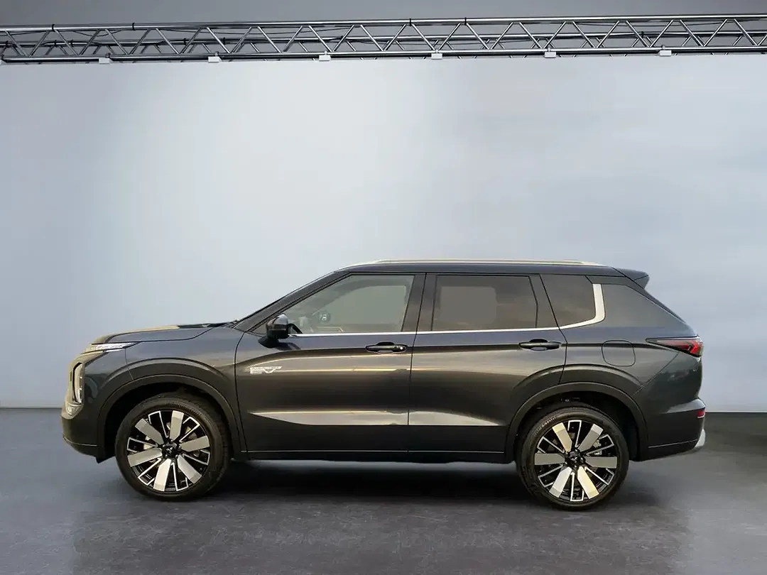 Mitsubishi Outlander - Thumbnail 3