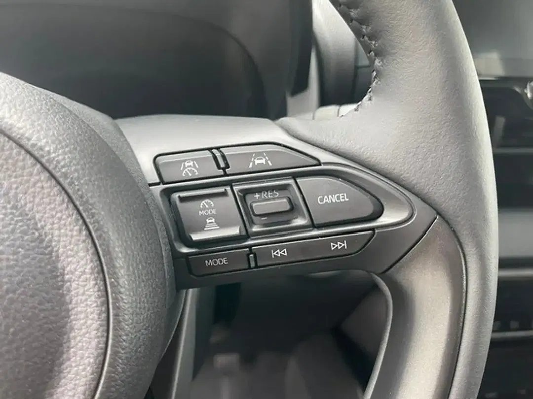 Toyota Yaris - Thumbnail 10