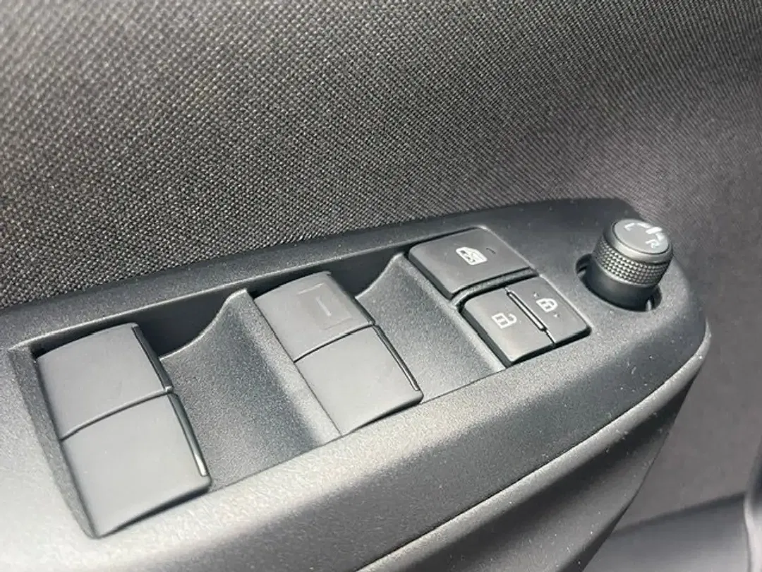 Toyota Yaris - Thumbnail 13