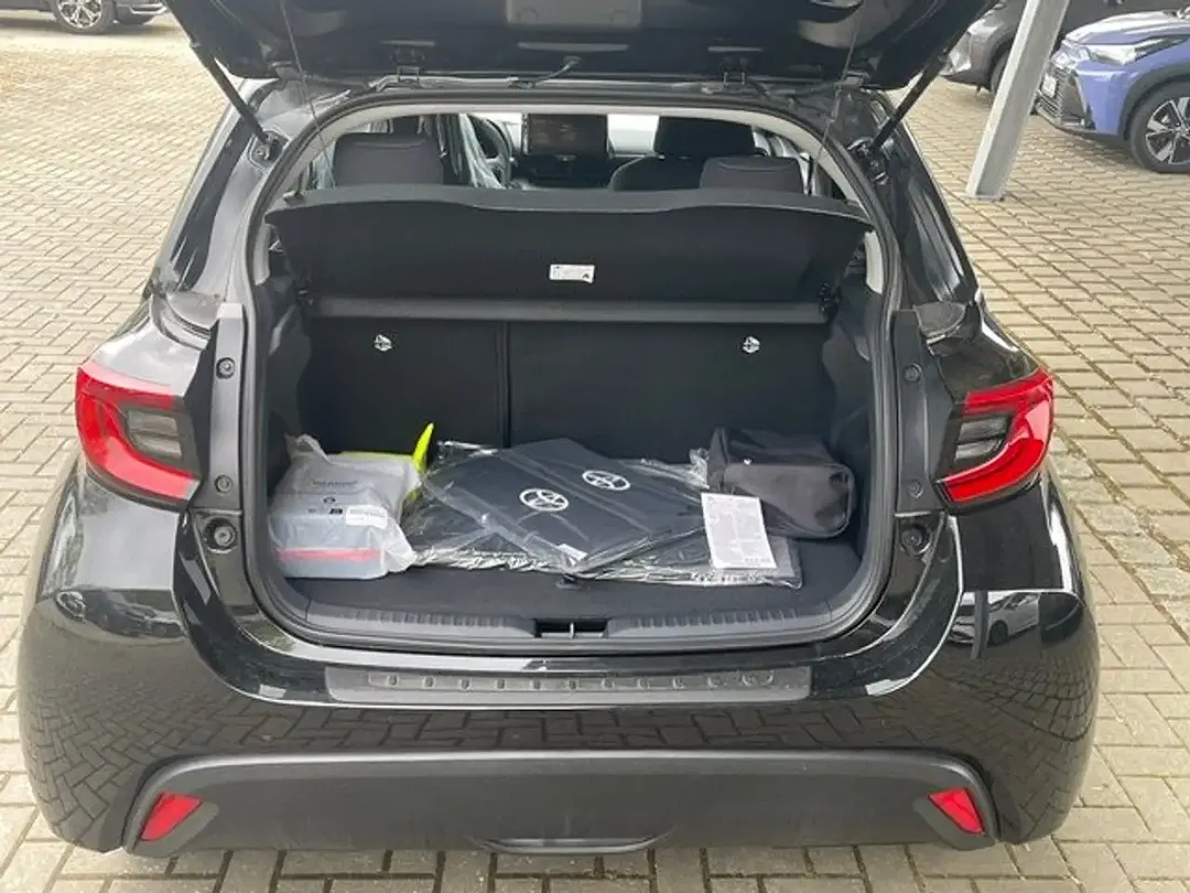 Toyota Yaris - Thumbnail 14