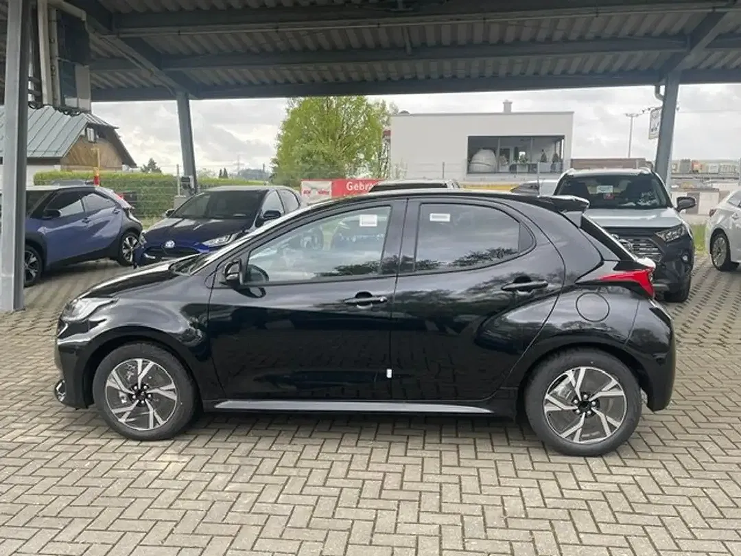 Toyota Yaris - Thumbnail 3
