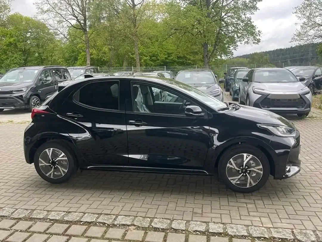 Toyota Yaris - Thumbnail 7
