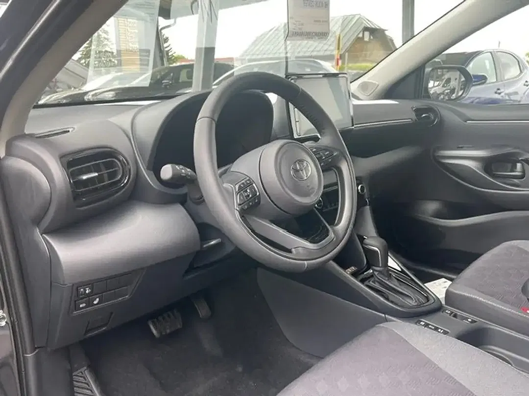 Toyota Yaris - Thumbnail 8