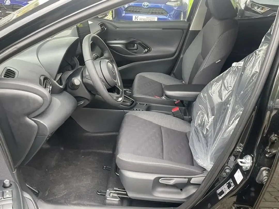 Toyota Yaris - Thumbnail 9