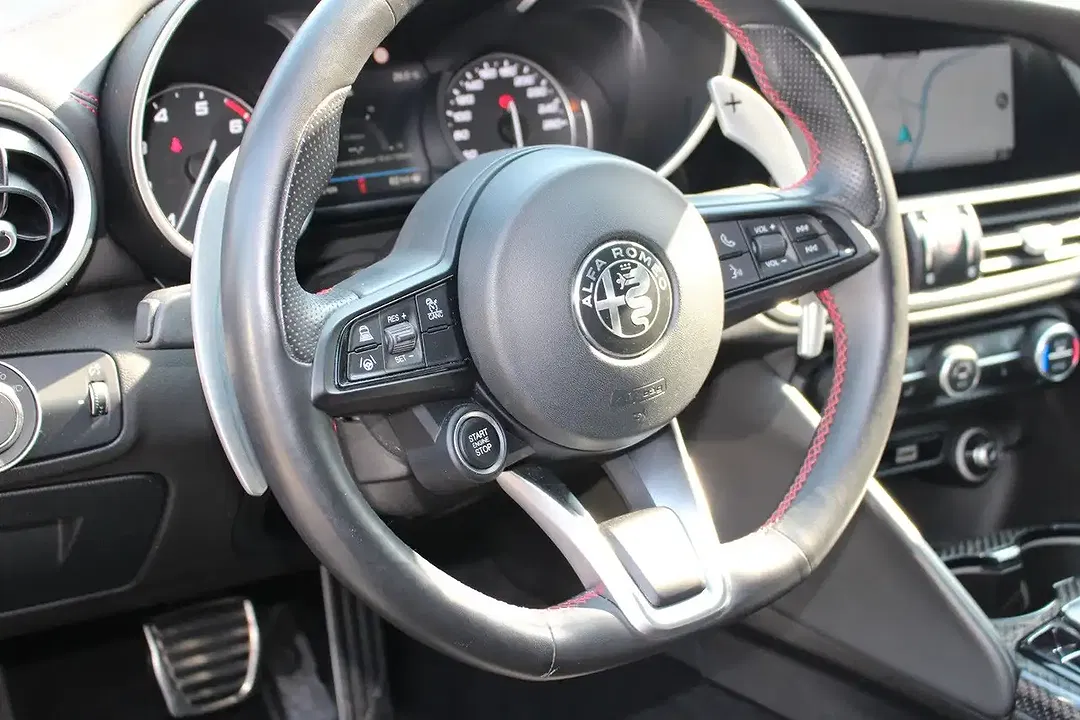 Alfa Romeo Giulia - Thumbnail 11
