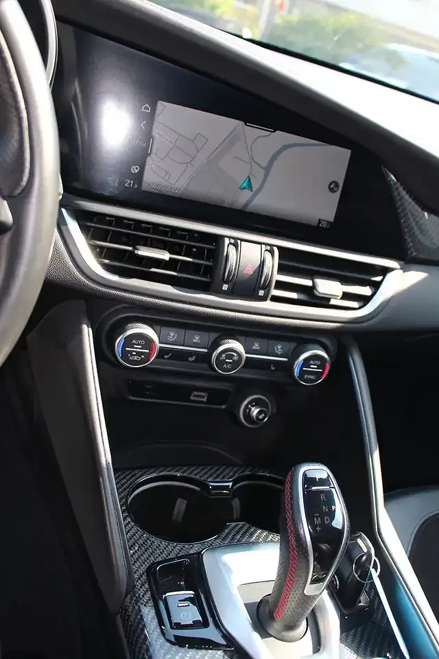 Alfa Romeo Giulia - Thumbnail 13