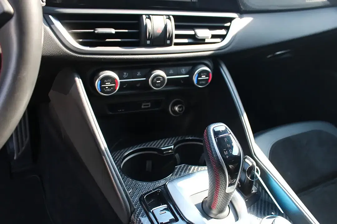 Alfa Romeo Giulia - Thumbnail 14