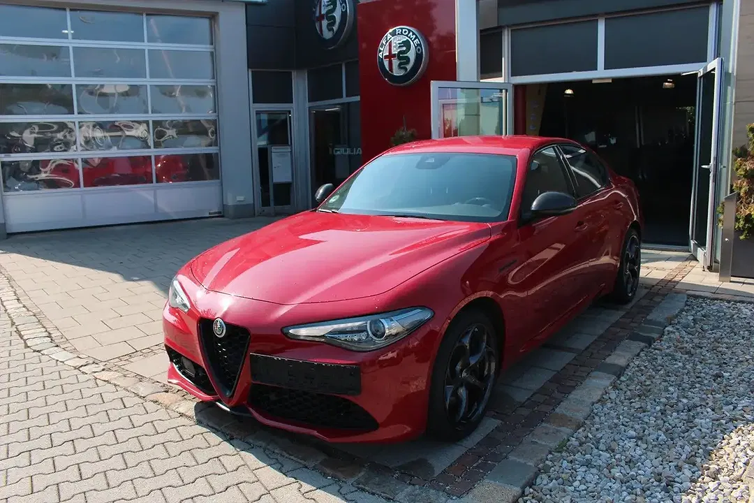 Alfa Romeo Giulia - Thumbnail 2