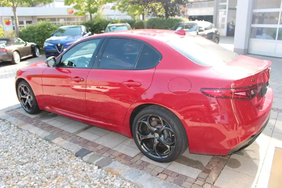 Alfa Romeo Giulia - Thumbnail 3