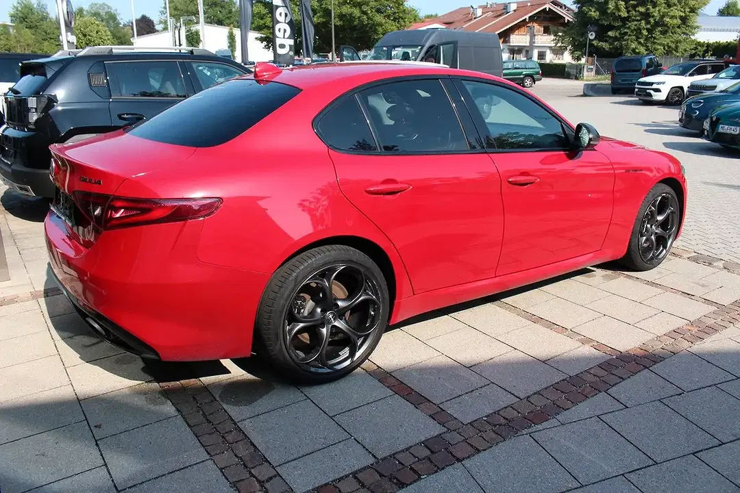 Alfa Romeo Giulia - Thumbnail 4
